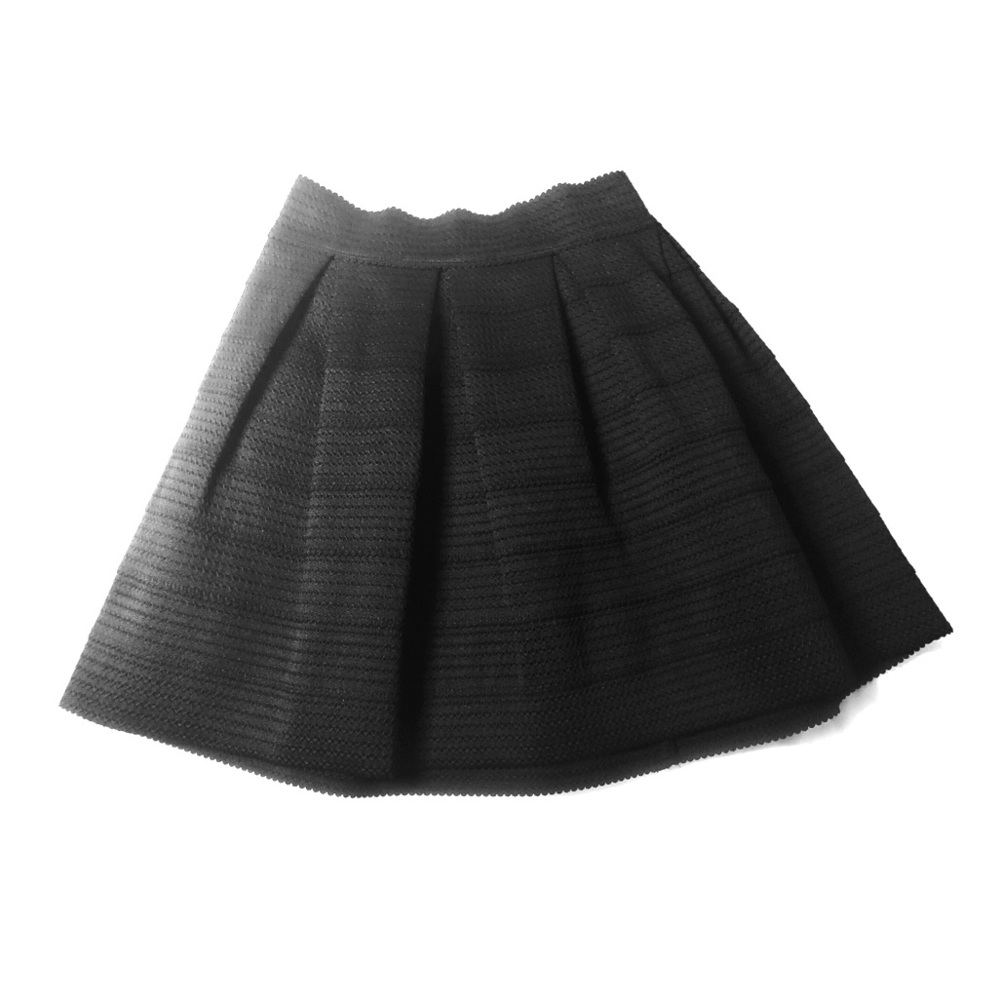 ❄️❄️Express Black Box Pleated Skirt-M -NWT